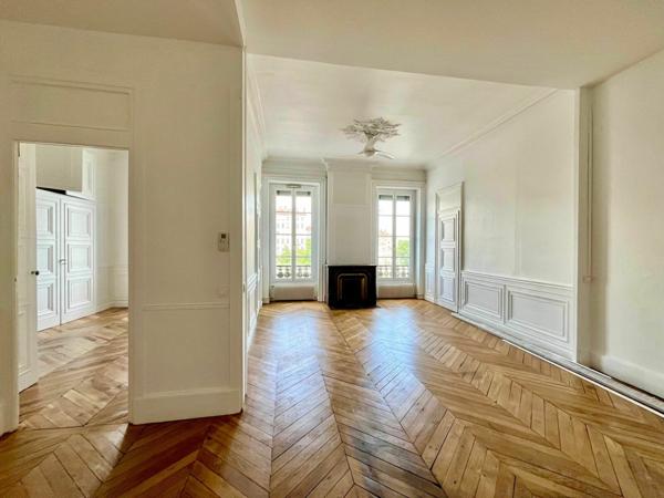 Appartement à louer    3 pièces • 97,46 m2    Lyon 2