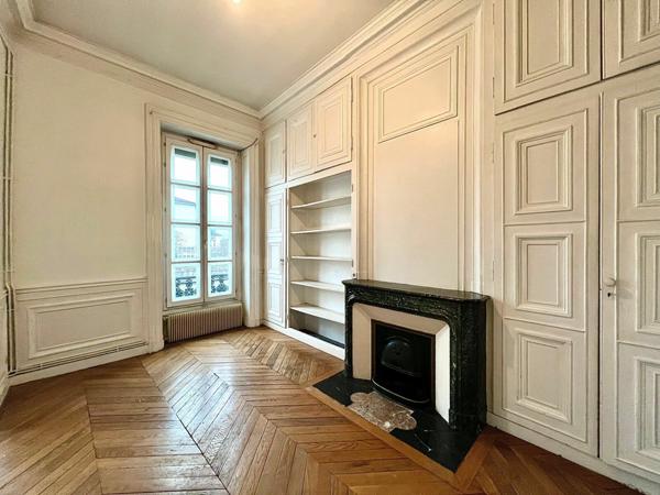 Appartement à louer    3 pièces • 97,46 m2    Lyon 2