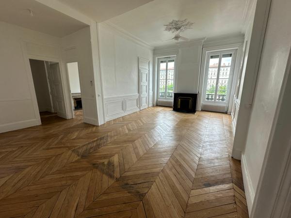 Appartement à louer    3 pièces • 97,46 m2    Lyon 2