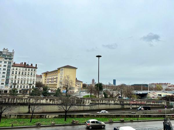 Appartement à louer    3 pièces • 97,46 m2    Lyon 2