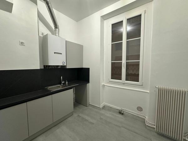 Appartement à louer    3 pièces • 97,46 m2    Lyon 2