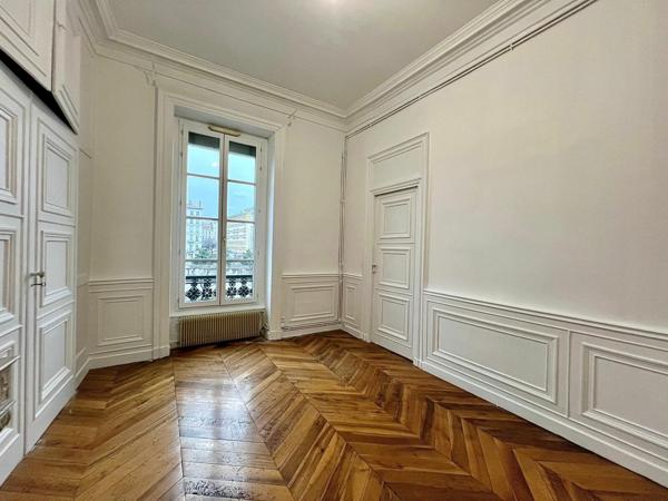 Appartement à louer    3 pièces • 97,46 m2    Lyon 2