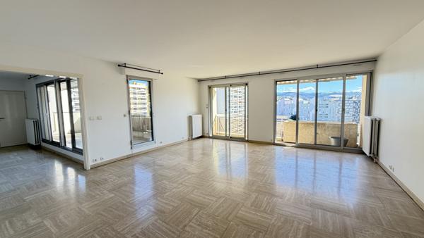 Appartement de 145m² avec plusieurs terrasse, garage, dans résidence sécurisée et quartier prisé