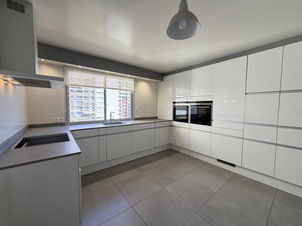 Appartement de 145m² avec plusieurs terrasse, garage, dans résidence sécurisée et quartier prisé