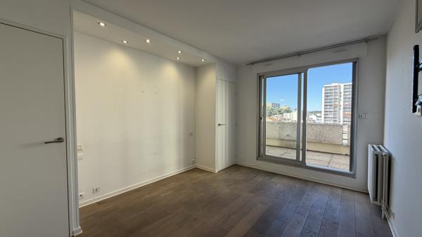 Appartement de 145m² avec plusieurs terrasse, garage, dans résidence sécurisée et quartier prisé