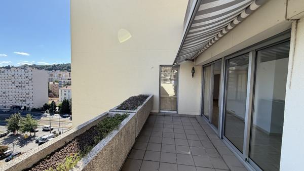 Appartement de 145m² avec plusieurs terrasse, garage, dans résidence sécurisée et quartier prisé