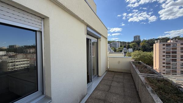 Appartement de 145m² avec plusieurs terrasse, garage, dans résidence sécurisée et quartier prisé