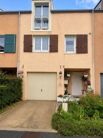 Vente                                                      Maison
                        
                     5 pièces                      115 m2                     à Moissy-Cramayel