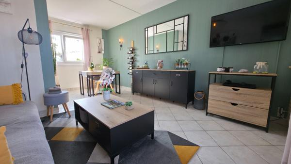 Maison 3 chambres en excellent état dans le bourg de Donges d'environ 85m² avec garage et jardin