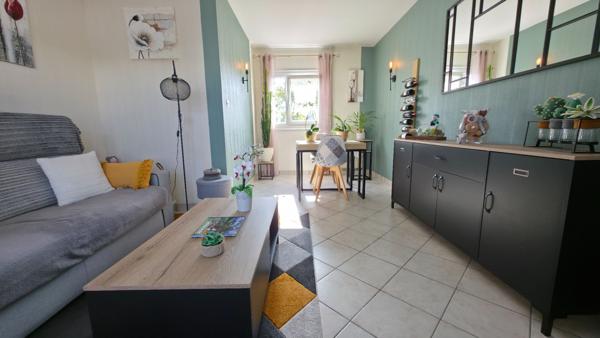 Maison 3 chambres en excellent état dans le bourg de Donges d'environ 85m² avec garage et jardin