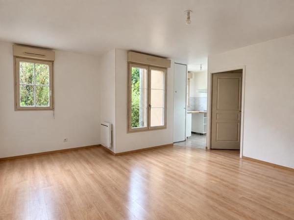Appartement à louer 635 € CC BEYNES 1 pièce 28 m² DPE C