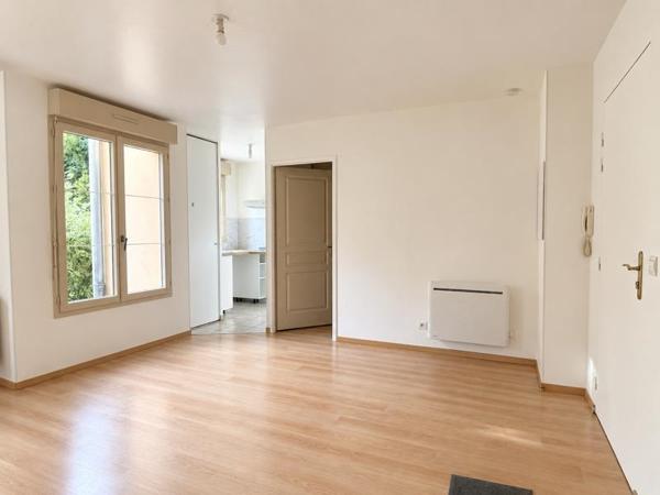 Appartement à louer 635 € CC BEYNES 1 pièce 28 m² DPE C