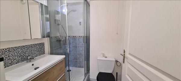 Appartement à louer 635 € CC BEYNES 1 pièce 28 m² DPE C