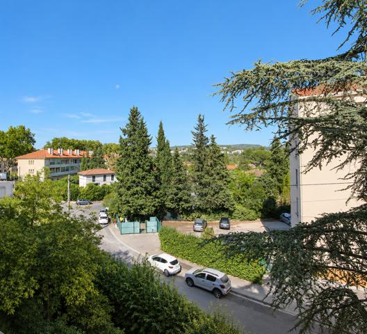 AIX-EN-PROVENCE – PONT DE L’ARC – T3/4 TRAVERSANT RÉNOVÉ, BALCON ET CAVE