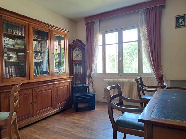 MAISON  SUR SOUS SOL