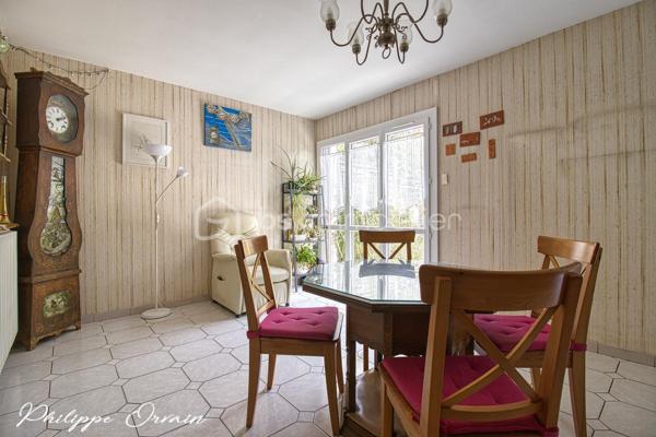 🏠 Maison – 97 m² – Louvres (95380)

Description du bien :
Dans un environnement résidentiel calme et agréable de Louvres, découvrez cette maison mitoyenne de 97 m², idéale pour une famille.

Le bien se compose de :
Une entrée
Une cuisine indépendante et entièrement équipée
Un salon/séjour donnant sur le jardin
4 chambres
2 salles d'eau
2 WC
1 cellier
Un double garage

🌳 Extérieur & environnement :
Terrain clos d'une surface de 82 m²
Jardin/terrasse
Stationnement facile (garage et place de parking)

✅ Les + :
Fenêtres PVC double vitrage
Volets électrique

Secteur calme et résidentiel
Le tout sur un terrain fonctionnel, proche des écoles, commerces et transports (RER D, accès rapide A1/A3).
Fort potentiel !

📞 Contactez-moi pour organiser une visite !