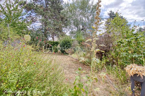 🏠 Maison – 97 m² – Louvres (95380)

Description du bien :
Dans un environnement résidentiel calme et agréable de Louvres, découvrez cette maison mitoyenne de 97 m², idéale pour une famille.

Le bien se compose de :
Une entrée
Une cuisine indépendante et entièrement équipée
Un salon/séjour donnant sur le jardin
4 chambres
2 salles d'eau
2 WC
1 cellier
Un double garage

🌳 Extérieur & environnement :
Terrain clos d'une surface de 82 m²
Jardin/terrasse
Stationnement facile (garage et place de parking)

✅ Les + :
Fenêtres PVC double vitrage
Volets électrique

Secteur calme et résidentiel
Le tout sur un terrain fonctionnel, proche des écoles, commerces et transports (RER D, accès rapide A1/A3).
Fort potentiel !

📞 Contactez-moi pour organiser une visite !