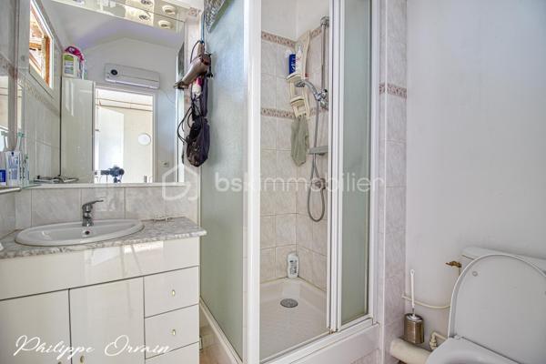 🏠 Maison – 97 m² – Louvres (95380)

Description du bien :
Dans un environnement résidentiel calme et agréable de Louvres, découvrez cette maison mitoyenne de 97 m², idéale pour une famille.

Le bien se compose de :
Une entrée
Une cuisine indépendante et entièrement équipée
Un salon/séjour donnant sur le jardin
4 chambres
2 salles d'eau
2 WC
1 cellier
Un double garage

🌳 Extérieur & environnement :
Terrain clos d'une surface de 82 m²
Jardin/terrasse
Stationnement facile (garage et place de parking)

✅ Les + :
Fenêtres PVC double vitrage
Volets électrique

Secteur calme et résidentiel
Le tout sur un terrain fonctionnel, proche des écoles, commerces et transports (RER D, accès rapide A1/A3).
Fort potentiel !

📞 Contactez-moi pour organiser une visite !