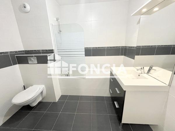 Location Appartement 2 pièces 42.78 m² - Porte 03 Divonne- Les- Bains 01220