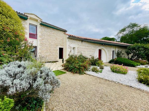 BELLE PROPRIÉTÉ 6 CH, LOGEMENT ANNEXE, PISCINE, PARC PAYSAGÉ