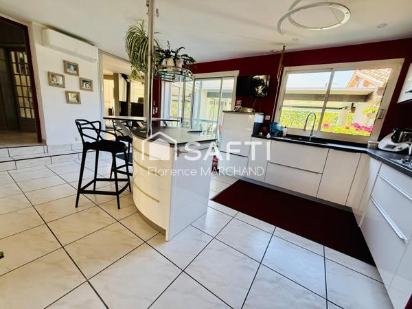 BELLE PROPRIÉTÉ 6 CH, LOGEMENT ANNEXE, PISCINE, PARC PAYSAGÉ