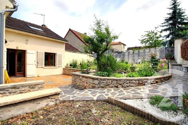 Maison à vendre  7 pièces - 155,90 m 2   LA FERTE SOUS JOUARRE  - 77