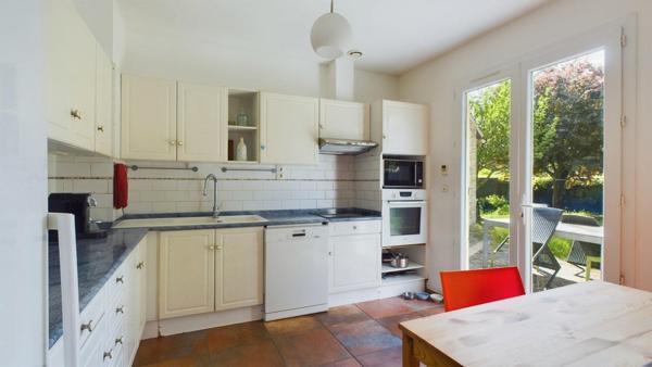 Maison familiale 4 chambres avec jardin arboré