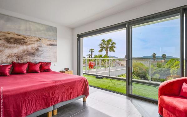 Maison à vendre    5 pièces •  Sanary-sur-Mer