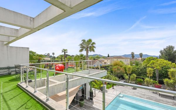 Maison à vendre    5 pièces •  Sanary-sur-Mer