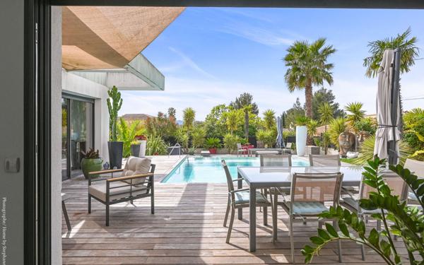 Maison à vendre    5 pièces •  Sanary-sur-Mer