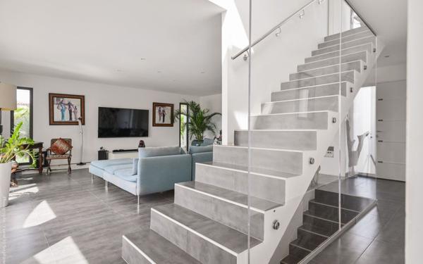 Maison à vendre    5 pièces •  Sanary-sur-Mer