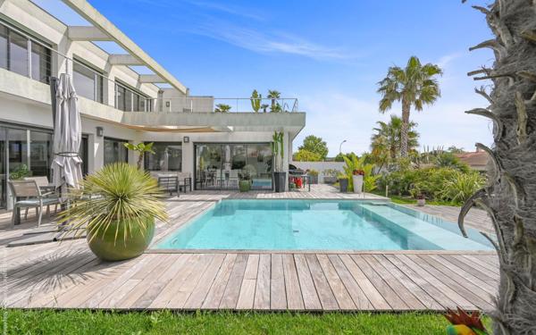 Maison à vendre    5 pièces •  Sanary-sur-Mer