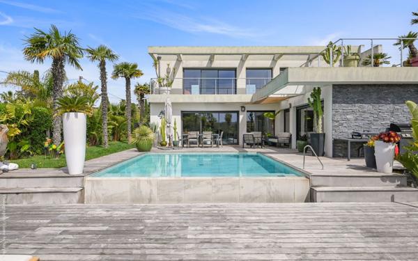 Maison à vendre    5 pièces •  Sanary-sur-Mer