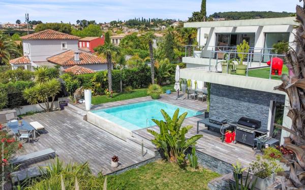 Maison à vendre    5 pièces •  Sanary-sur-Mer