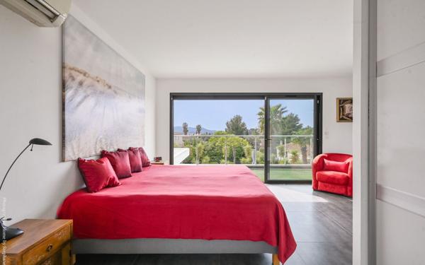 Maison à vendre    5 pièces •  Sanary-sur-Mer