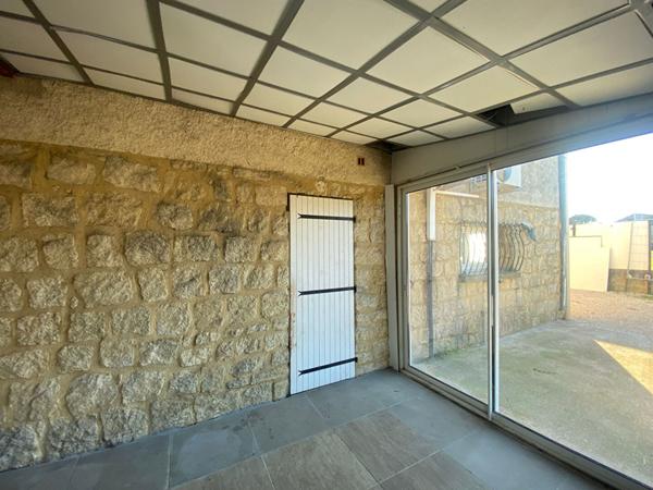 ROQUEMAURE - ORANGE - SAUVETERRE - AVIGNON - MAISON DOUBLE HABITATION 8 PIECES 4 CHAMBRES  SUR UN TERRAIN DE 3600 M²