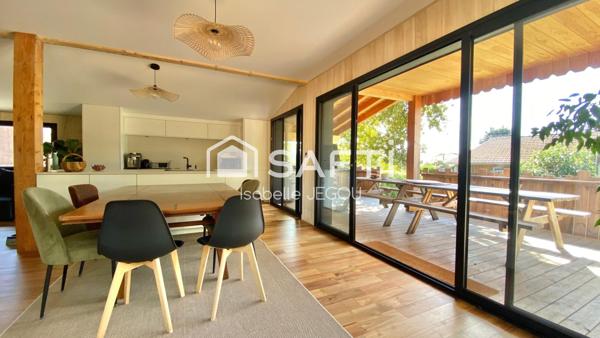 Maison ossature bois rénovée avec sa belle extension à peine terminée offre un cadre de vie chaleureux