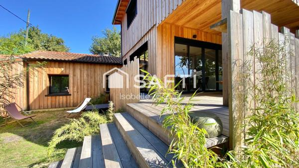 Maison ossature bois rénovée avec sa belle extension à peine terminée offre un cadre de vie chaleureux