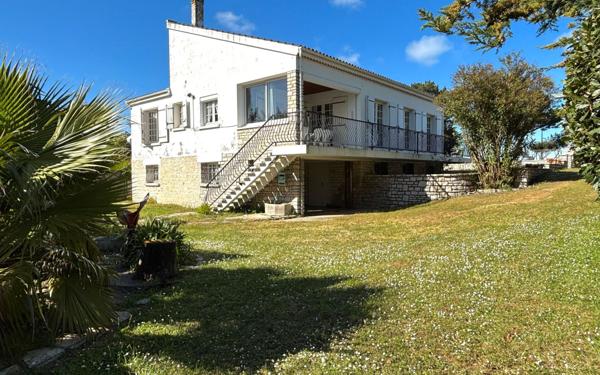 Maison à vendre    9 pièces •  La Brée-les-Bains