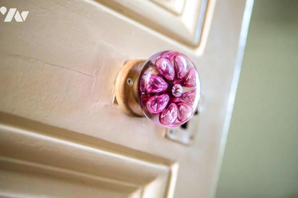 DEMEURE EN BORD DU LOIRET AVEC PISCINE A DEBORDEMENT