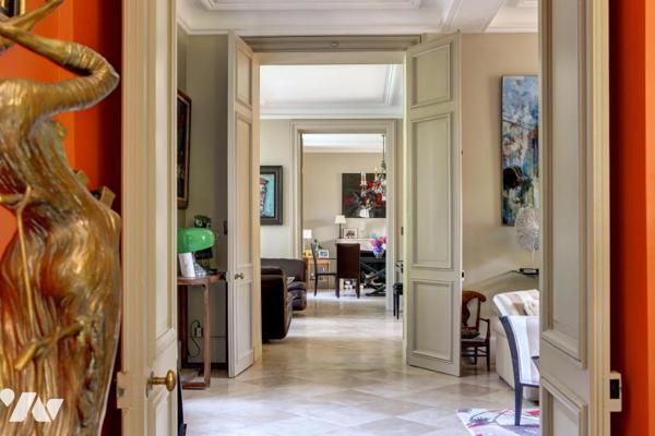 DEMEURE EN BORD DU LOIRET AVEC PISCINE A DEBORDEMENT