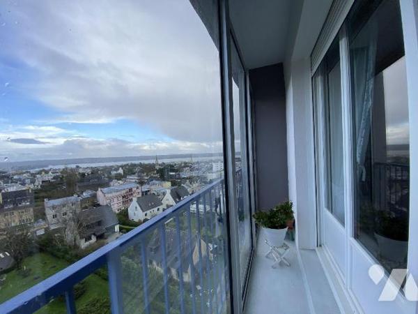 Secteur Saint-Marc - Situé au 6 et dernier étage avec ascenseur, découvrez cet appartement lumi...