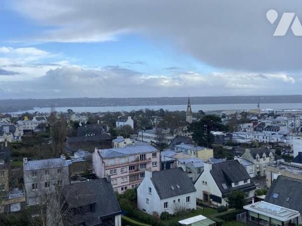 Secteur Saint-Marc - Situé au 6 et dernier étage avec ascenseur, découvrez cet appartement lumi...