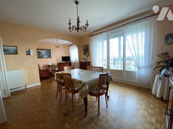 Secteur Saint-Marc - Situé au 6 et dernier étage avec ascenseur, découvrez cet appartement lumi...