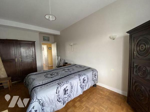 Secteur Saint-Marc - Situé au 6 et dernier étage avec ascenseur, découvrez cet appartement lumi...