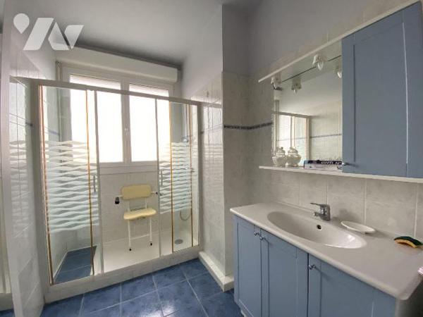 Secteur Saint-Marc - Situé au 6 et dernier étage avec ascenseur, découvrez cet appartement lumi...