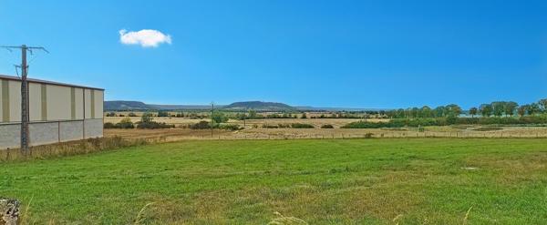 Terrain constructible de 2365m² avec vue imprenable sur le Montsec