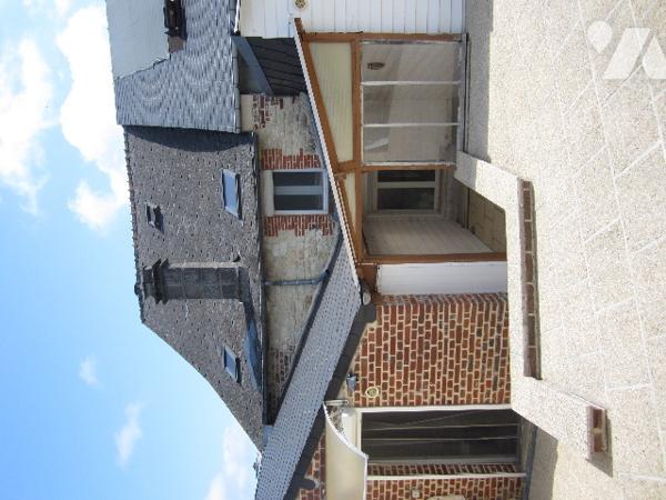 Maison de village dans bourg. proche de tous commerces.
Pas de travaux à prévoir.