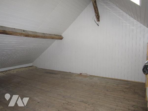 Maison de village dans bourg. proche de tous commerces.
Pas de travaux à prévoir.