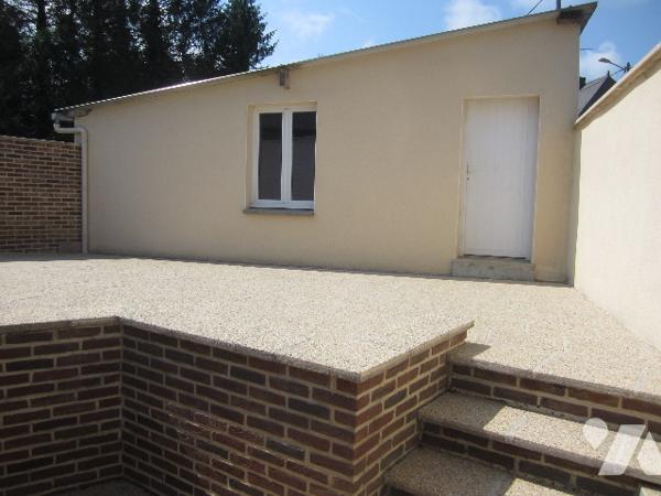 Maison de village dans bourg. proche de tous commerces.
Pas de travaux à prévoir.